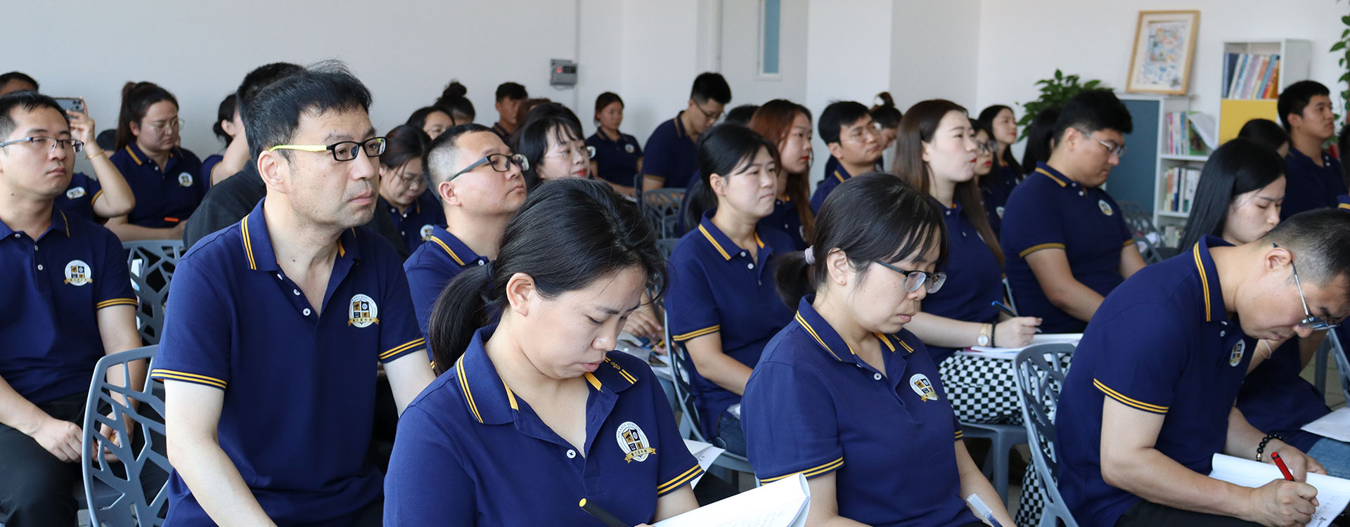 男的潮穴把屌插在女人逼